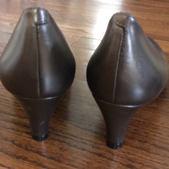 Walking Cradles | Neutral Metallic Heels - Picture 10 of 14